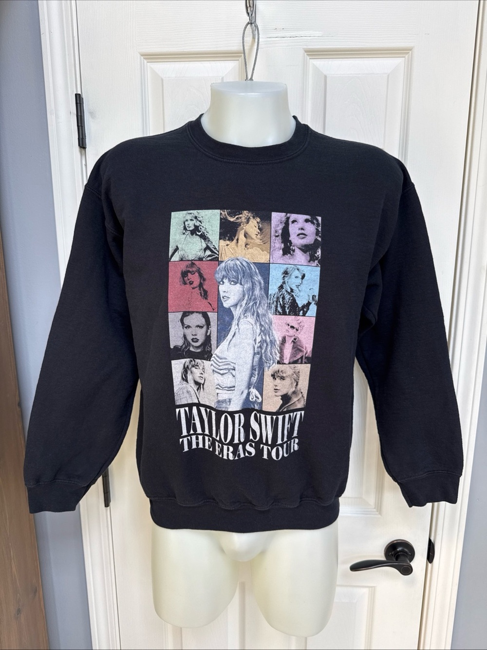 TAYLOR SWIFT The Eras Tour Black Crewneck Sweatshirt gildan Unisex sz L